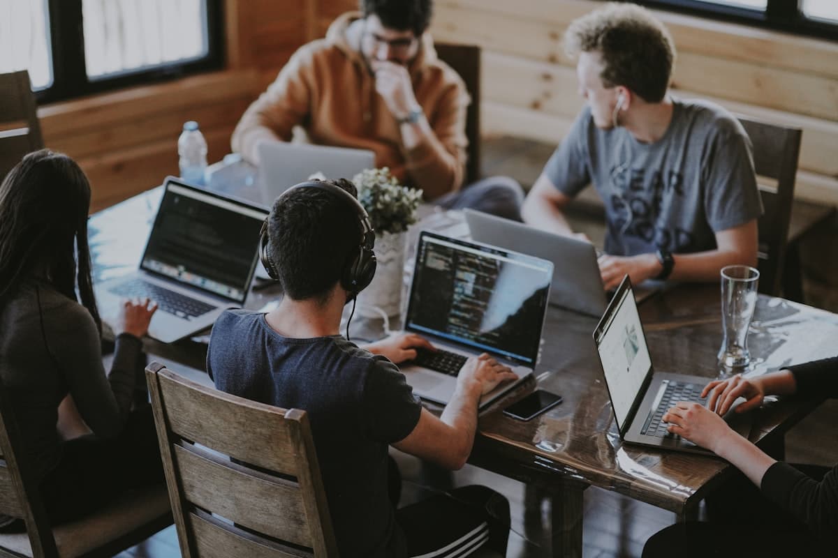 L'équipe de Molveau Studio collabore sur le site d'un client